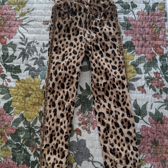 Size 4 kids leopard print jeans - Picture 1 of 3